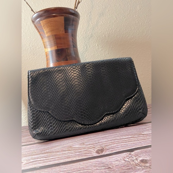 Vintage Faux Snake Skin Clutch in Black- Never Used - Picture 1 of 9